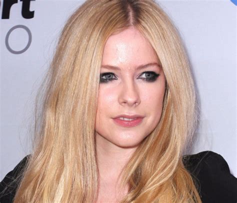 Avril Lavigne Breaks Down As She Opens Up About Her Lyme Disease My