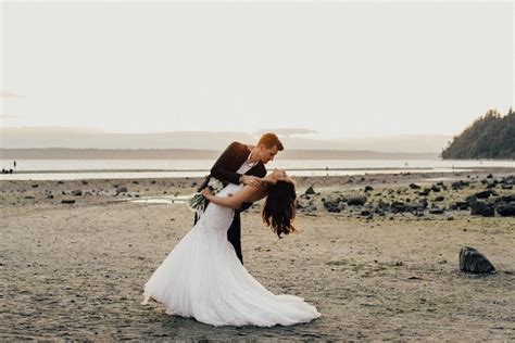22 Beach Themed Wedding Ideas | WeddingDresses