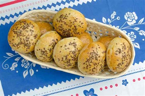 The great british bake off. Bułki z siemieniem | Recipe | Food, Vegetables, Bread