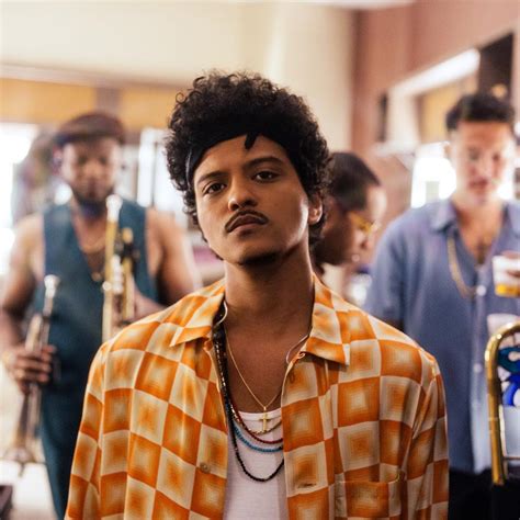 His chest size is 44 inches, his waist size is 33 inches and his biceps size is 15 inches. Bruno Mars - Biography, Height & Life Story | Super Stars Bio