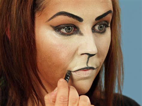 How To Draw Cat Eyes Makeup For Halloween Gails Blog