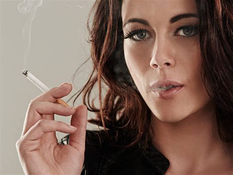 Pin Di Tey Great Su Women Smoking Fumo Ragazze Ragazze