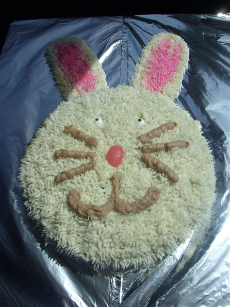 Easter cookie projects a cookie bouquet, carrot patch, edible candy machine & a 3d easter bunny. Bunny Face Cake | Cake, Gingerbread cookies, Gingerbread