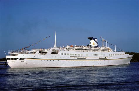 BRIAN'S SHIPPING PHOTOS: DOLPHIN CRUISE LINE