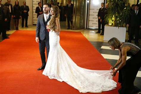Shakira Attends Soccer Star Lionel Messi S Wedding With Gerard Pique See Her Sexy Sheer