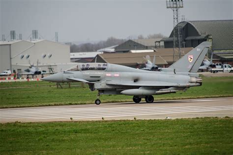 Lunchtime report on look north re typhoons at raf coningsby and a behind the scenes look at what happens during a qra. 2014-03 RAF Coningsby - FighterControl