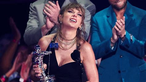 Taylor Swift Vma Viral Moments Dancing Drinking And Fangirling Hard