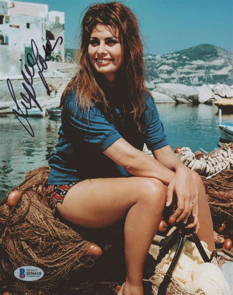 Sophia Loren Signed 8x10 Photo Beckett COA Pristine Auction