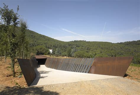 Tenemos muchas ganas de volver a recibiros! Bodegas Bell-lloc / RCR Arquitectes | ArchDaily Perú