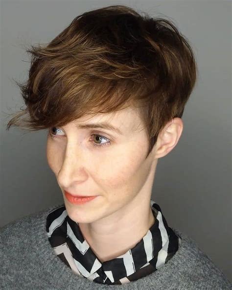 The androgynous hairstyles for consistently is a polish of twists, a reasonable geometry of the lines and simple carelessness, giving the picture of a lively coquetry. 21 Outlandish Androgynous Hairstyles for Girls 2020 Trend