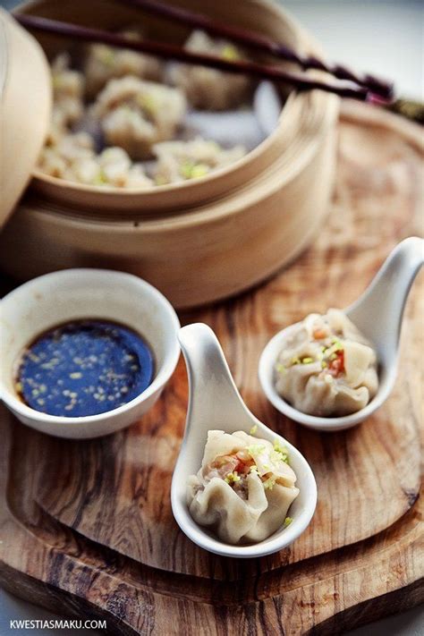 Chińskie pierożki dim sum z mięsem. Chińskie pierożki Dim Sum z mięsem i krewetkami | Dim sum ...