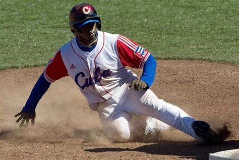 Rusney Castillo Signs With The Red Sox Oncubanews English