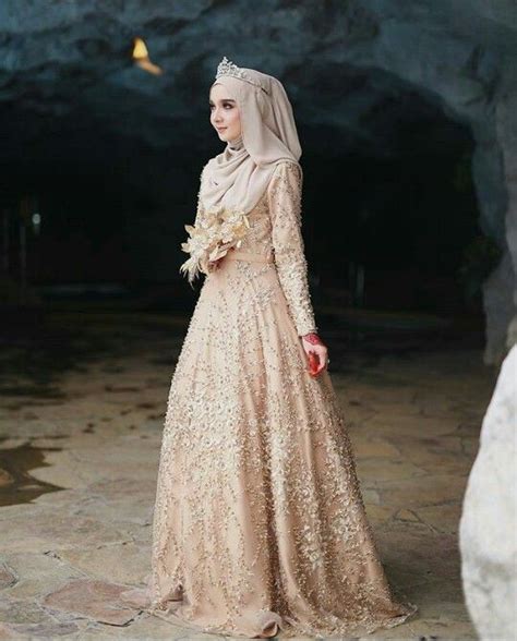 Jadi, jangan musnahkan hari bersejarah anda dengan busana pengantin yang jelek! 25+ Trend Terbaru Model Baju Nikah Muslimah - JM | Jewelry ...
