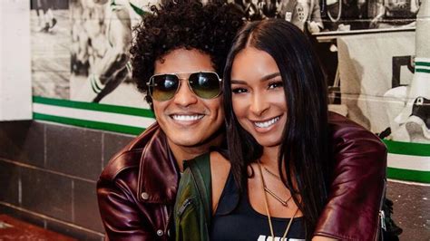 Conheça Jessica Caban Namorada Misteriosa E Inspiração De Canções De Bruno Mars Folha Pe