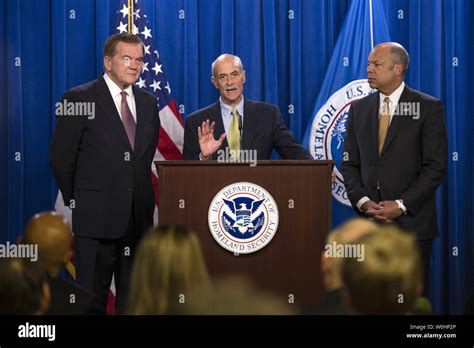 Dhs Secretary Michael Chertoff Hi Res Stock Photography And Images Alamy