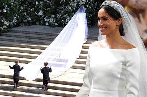 Meghan markle's givenchy wedding dress. Meghan Markle wedding dress photos: Bride wears Givenchy ...