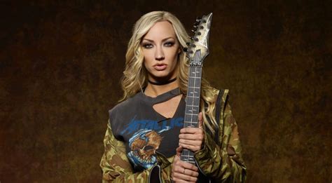 The latest tweets from nita (@niitaofficial). Nita Strauss es elegida la mejor guitarrista del mundo