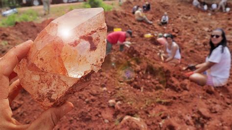Everyone Finds Huge Crystals Digging For Clear Quartz At Fisher
