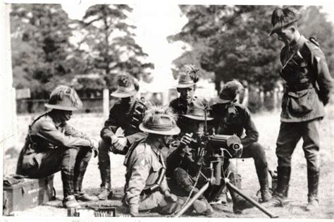 Photograph Machine Gunners