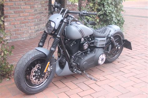 The engine produces a maximum peak output power of and a maximum torque. Umgebautes Motorrad Harley-Davidson Dyna Fat Bob FXDF von ...