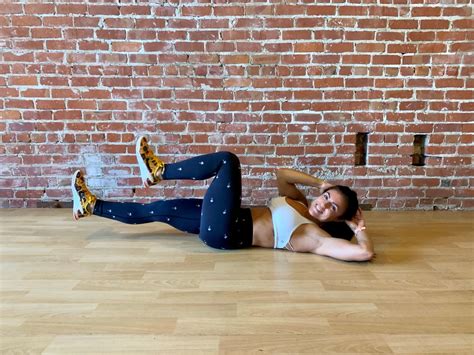 Crossbody Crunch To Leg Extension Ab Exercises From A Barrys