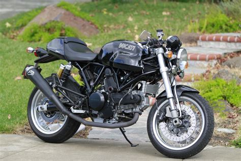 I was attracted to the motorcycle shown in the tron legacy (2011) movie. 2010 Ducati Sport 1000 Biposto - Moto.ZombDrive.COM