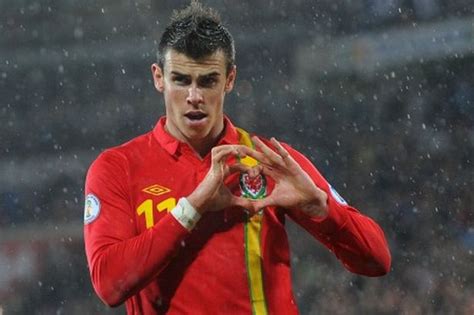 On 17 april 2006, he made his for southampton in the. Updated: Gareth Bale withdraws from Tottenham match as ...