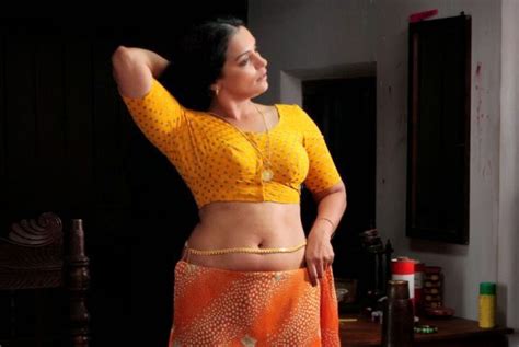 Swetha Menon Navel Show Pics In Yellow Blouse From Rathinirvedam Swetha