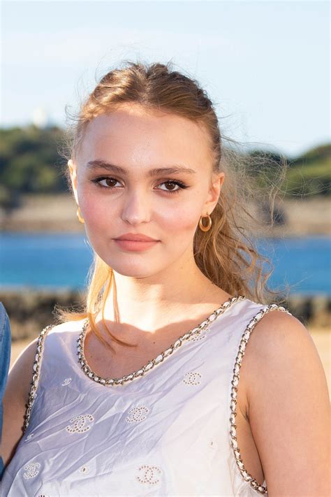 Her mother is french singing sensation vanessa paradis, and her father is american actor johnny depp. Lily-Rose Depp - HawtCelebs