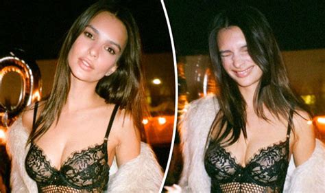 Emily Ratajkowski Oozes Sex Appeal As Model Puts On A Very Busty