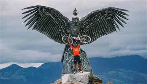 Richard carapaz paces ineos grenadiers' teammate adam yates on stage 5 of 2021 volta a catalunya (image credit: Carapaz inicia la temporada 2021 con la Volta a Catalunya