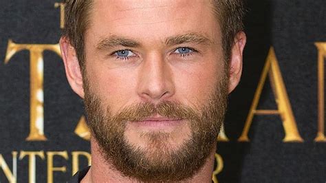 chris hemsworth does rihanna s ‘work star reads lyrics to hit song and it s hilarious news