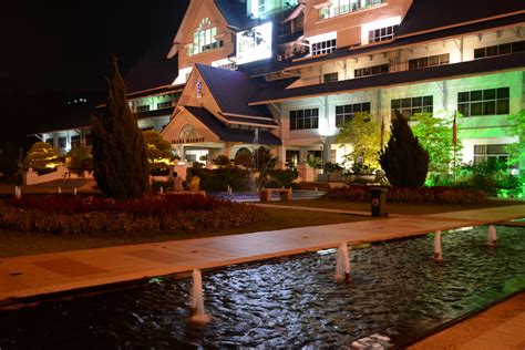 Check 'majlis bandaraya' translations into english. Zahidahadi: Dataran Majlis Bandaraya Melaka Bersejarah (MBMB)