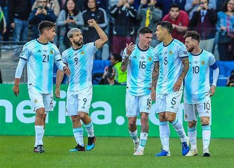 أمريكا الجنوبية ،يستضيف صاحب المركز الثانى فى التصفيات منتخب الارجنتين يستقبل منتخب تشيلى اليوم على ملعب أونيكو مادري دي سيوداديس فى الجوله السابعه فى دور المجموعات. «يويفا» ينفي دعوة الأرجنتين للمشاركة في البطولات التابعة ...