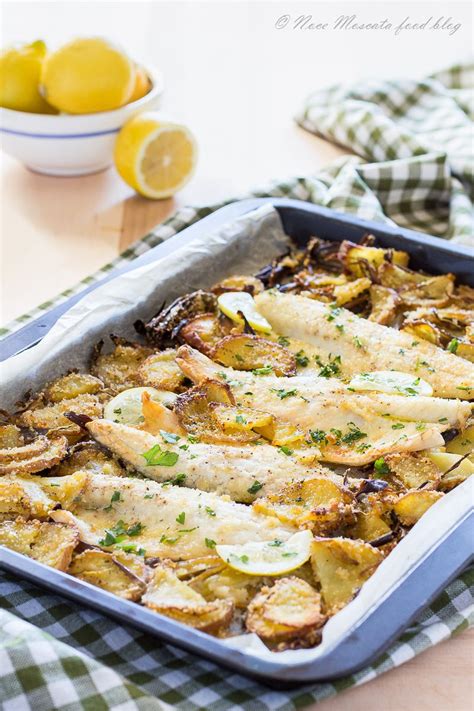Tagliuzzate il prezzemolo e cospargetelo sui filetti, insieme al succo di limone e a un pizzico di sale. Filetti di pesce al forno con patate e carciofi (Noce ...