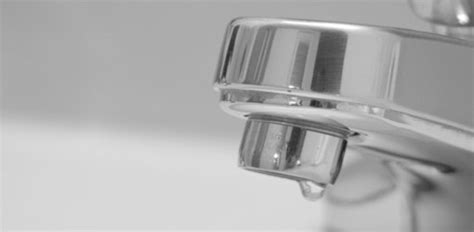 Fixing your leaky bathtub faucet will not only save you money on your water bills, it will prevent unsightly stains from forming in your bathtub. How to Repair a Leaking Single-Handle Bathtub Faucet ...