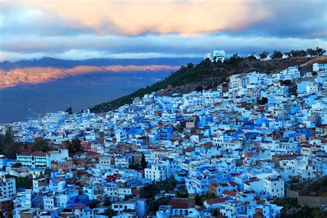 Morocco, officially the kingdom of morocco, is the northwesternmost country in the maghreb region of north africa.it overlooks the mediterranean sea to the north and the atlantic ocean to the west, and has land borders with algeria to the east, and the disputed territory of western sahara to the south. Lonely Planet | Chefchaouen: de blauwe stad van Marokko