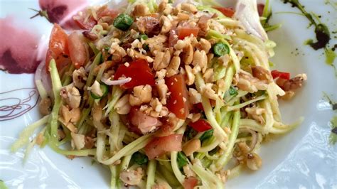 Jika buat kerabu mangga, perencahnya boleh gunakan ikan bilis goreng yang ditumbuk halus dan digaul dengan mangga. Kerabu Mangga / Resepi Kerabu Mangga - YouTube