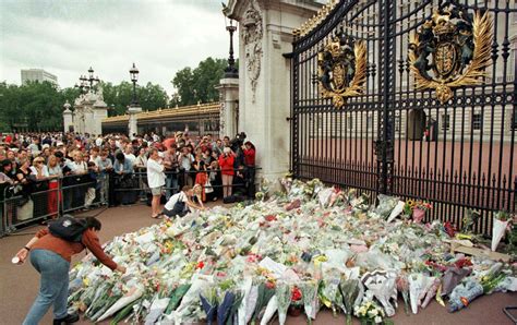 Featuring puff daddy and mase september 6 819 september 13 August 31, 1997: Diana, Princess of Wales, Dies in a Car ...