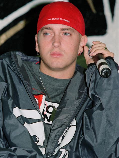 El Curioso Caso De Eminem Tiene 50 Años Pero Sigue Pareciendo Mucho