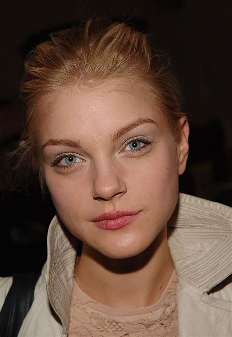 Jessica Stam Backstage At Peter Som Spring 2007 During Olympus Fashion