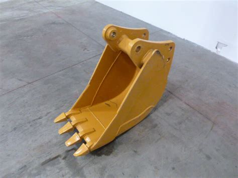 John Deere 18 Inch Backhoe Bucket