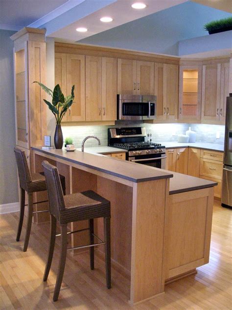 Are you looking for kitchen furniture made of maple wood? Natural Maple Shaker Cabinets, with Grey Silestone Quartz ...