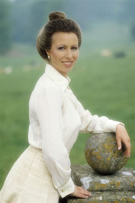 Vernachlässigte pferde der schlachtplan von prinzessin anne. Princess Anne's Stylish Life in Photos | Prinzessin anne ...