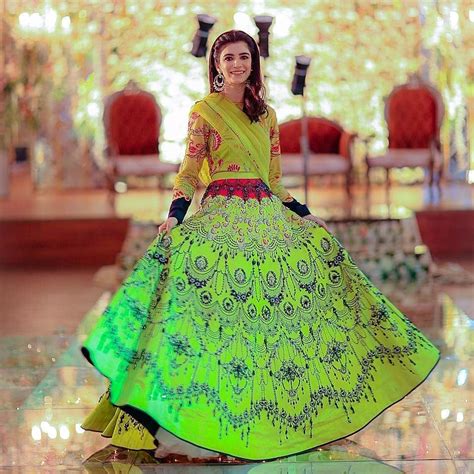 20 Chic Mehndi Dresses For Pakistani Brides And Mehndi Guests