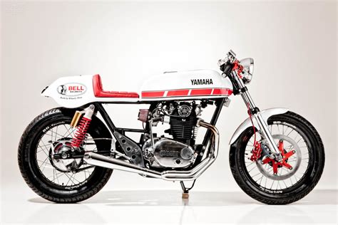 Yamaha has provided an air scoop on the front unit, and exhaust holes in the hub opposite the backing plate. Racing Cafè: Yamaha XS 650 by Wheely Shop