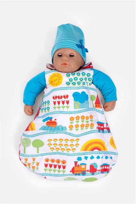 Tolle gratis schnittmuster für nähanfänger und hobbyschneider! Schnittmuster kostenlos Puppenschlafsack DIY mit Nähvideo | Puppenschlafsack, Schnittmuster ...