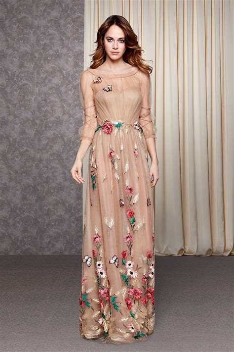 Abiti da cerimonia per mamma sposa. Abiti da cerimonia Atelier Emé 2018 (con immagini) | Outfit di classe, Abiti, Gonne