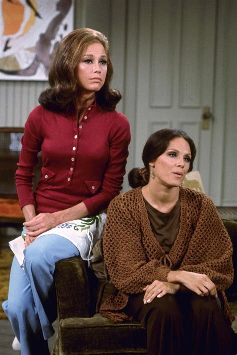Mary Tyler Moores Valerie Harper Dead See Her Life In Photos
