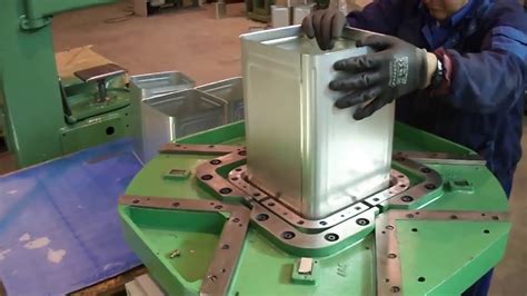 Uma Industria Pretende Produzir Latas De Aluminio No Formato Cilindrico